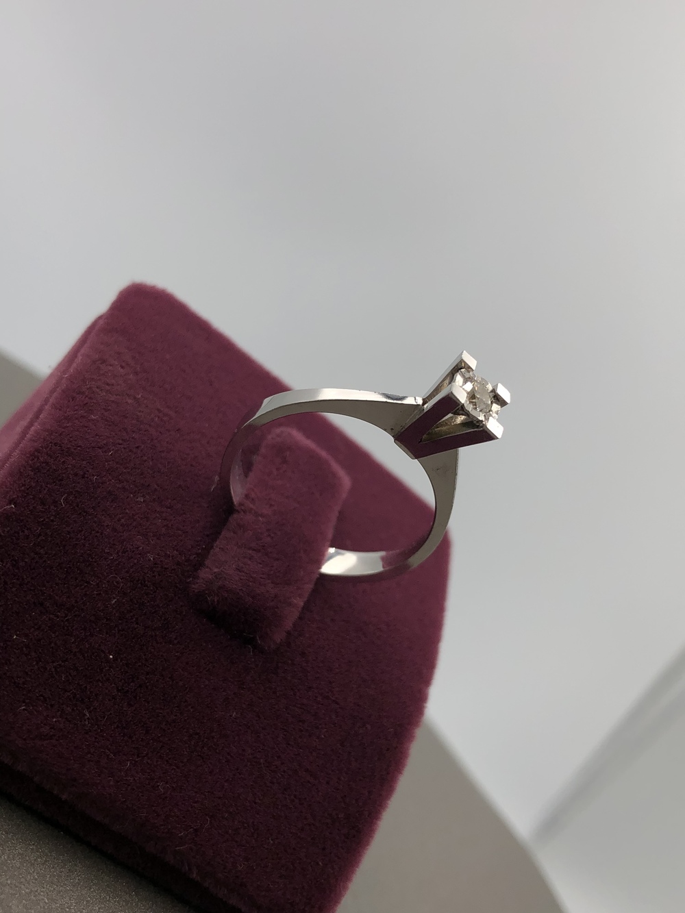 Vog D1:0.10 Ct Fsı Effectiv Diamond Pırlanta  Model 8 Ayar Altın Şık Beyaz Renk Tektaş Yüzük