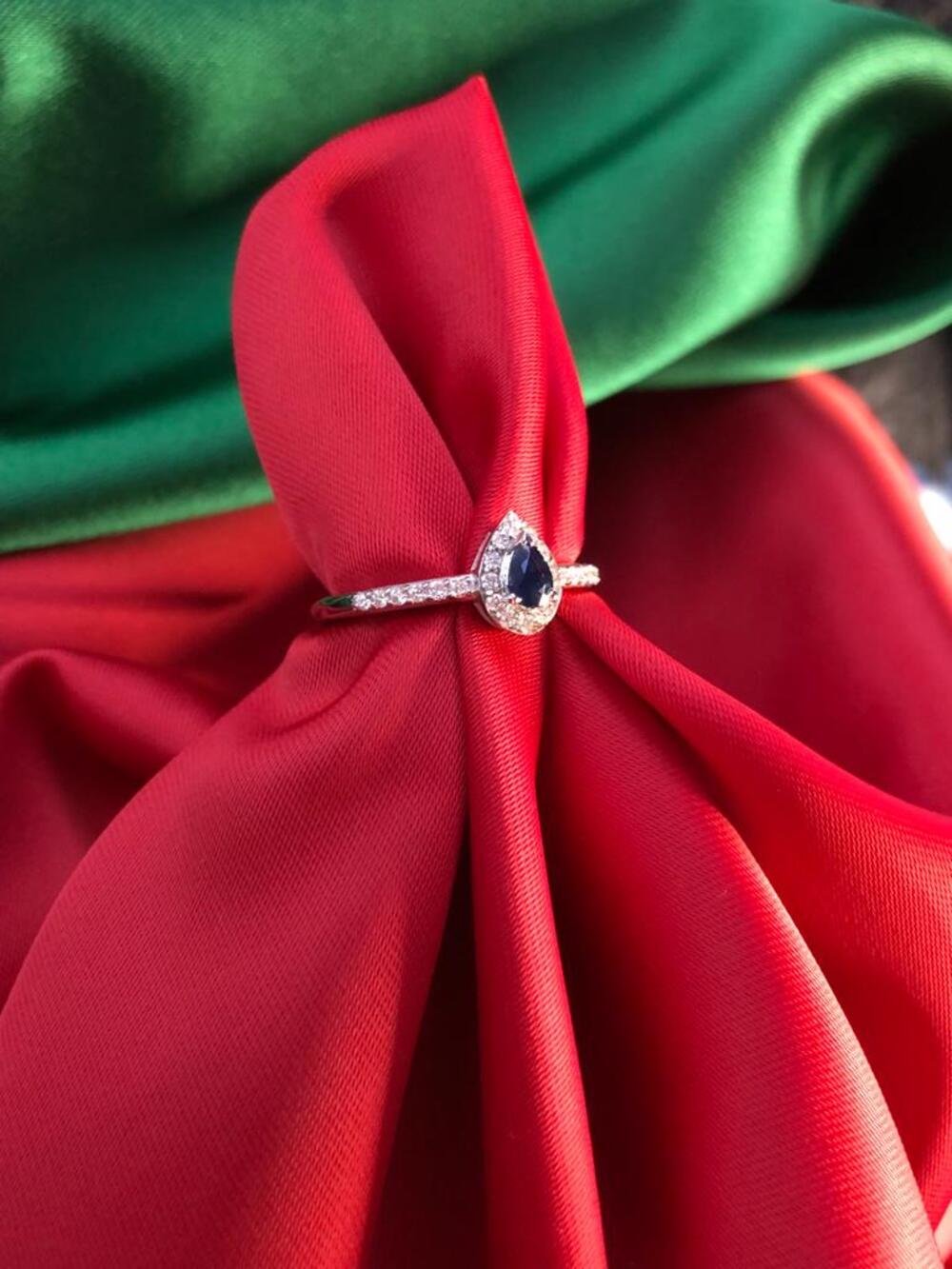 Vog D1:0.20 ct GS1 D2:0.23 Safir Pırlanta  Model 14 Ayar Altın Şık Beyaz Renk Yüzük