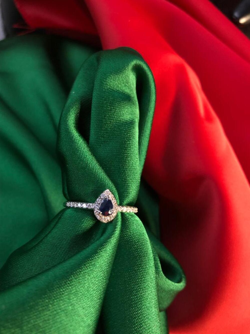Vog D1:0.20 ct GS1 D2:0.23 Safir Pırlanta  Model 14 Ayar Altın Şık Beyaz Renk Yüzük