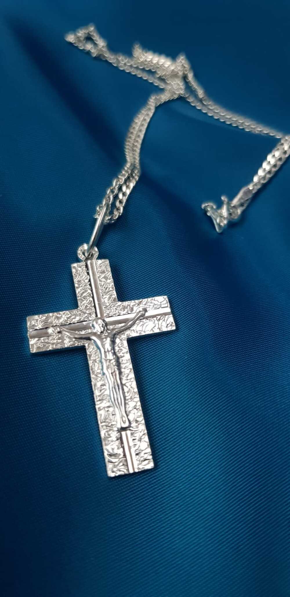 VOG HAÇ MODEL 25 GÜRMET ZİNCİRLİ BEYAZ RENK GÜMÜŞ KOLYE SARI,ROZE RENK SEÇENEK