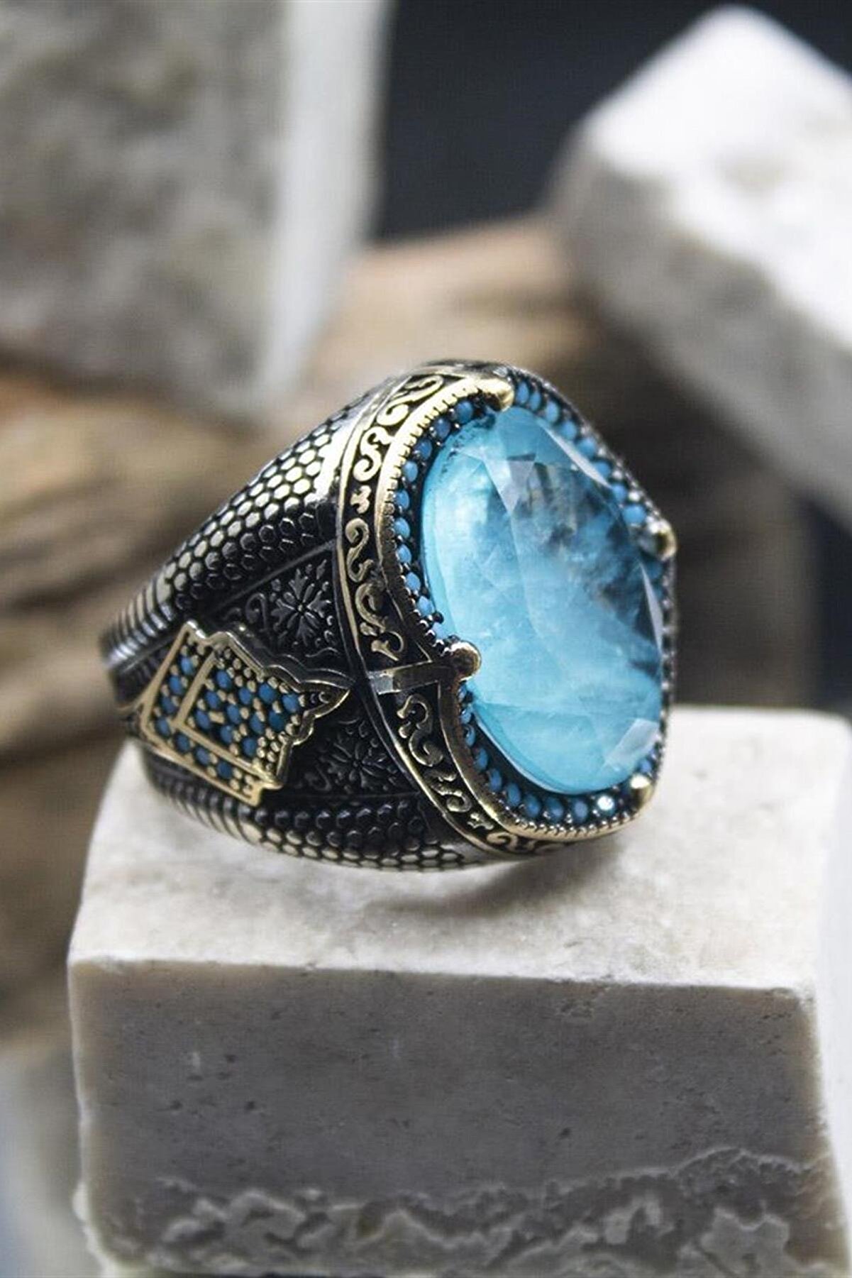 Erkek Gümüş Yüzük - Açık Mavi Paraiba Taşlı Ve Firuze Süslemeli Yanları Işlemeli Oval Yüzük