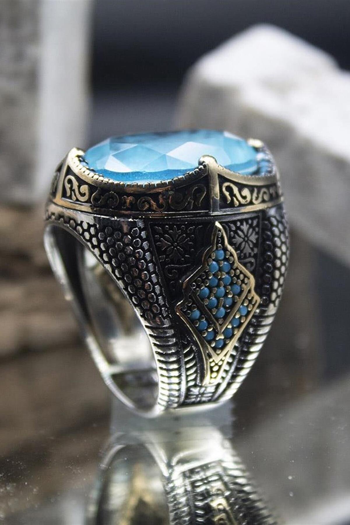 Erkek Gümüş Yüzük - Açık Mavi Paraiba Taşlı Ve Firuze Süslemeli Yanları Işlemeli Oval Yüzük