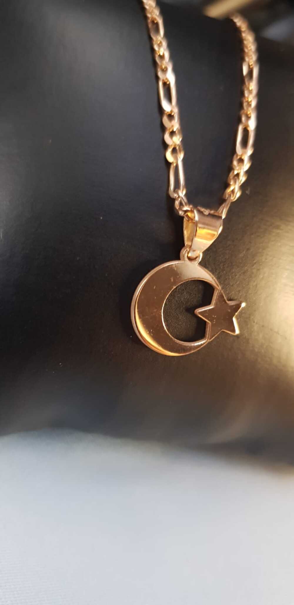 Vog Ay Yıldız Serisi 1.5X 1.5 Ebatlarında Roze Renk Gümüş Kolye Beyaz,Sarı Renk Seçeneği