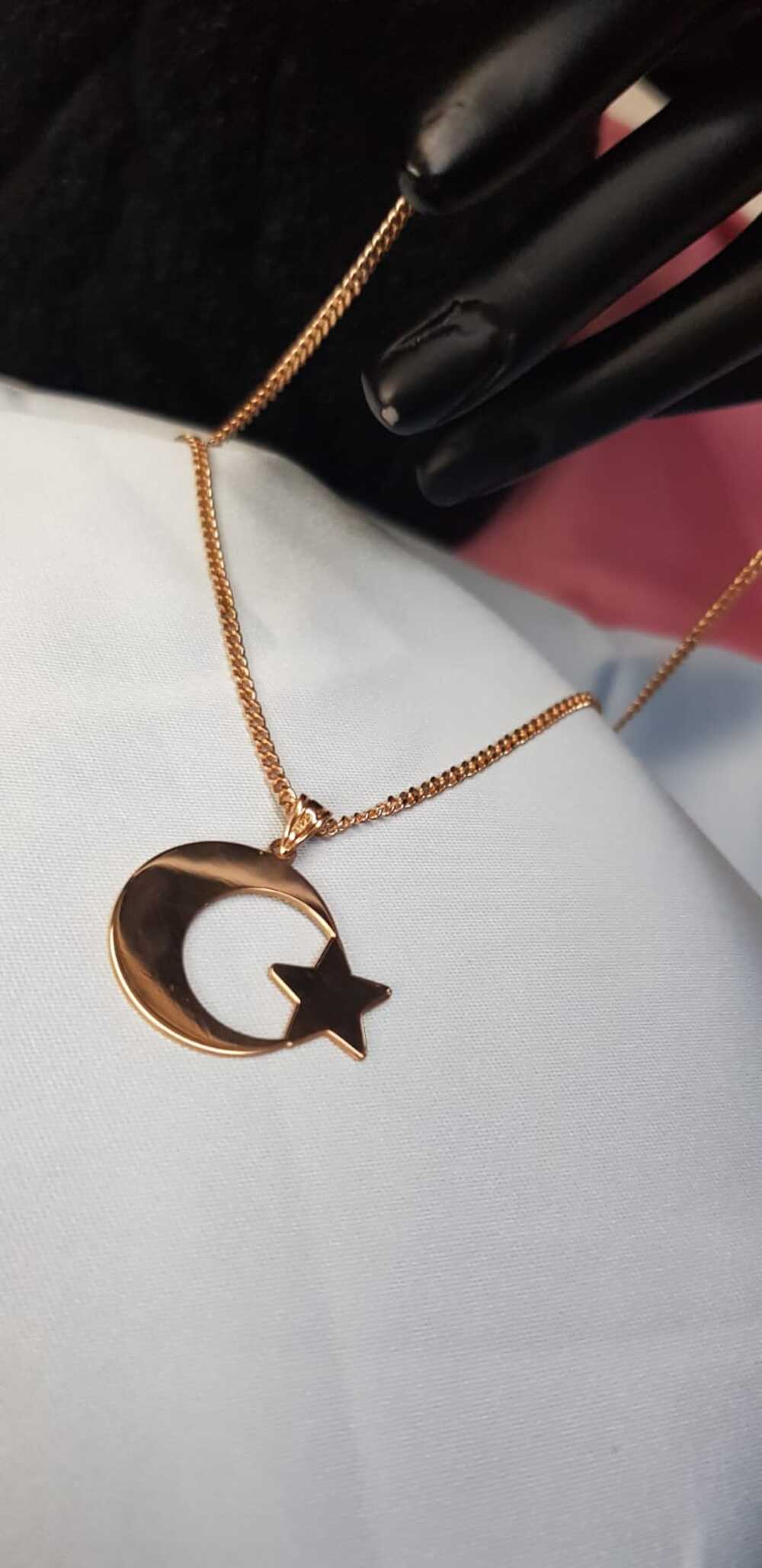 Vog Ay Yıldız Serisi 2.5 X 2.5 Ebatlarında Roze Renk Gümüş Kolye Beyaz,sarı Renk Seçeneği
