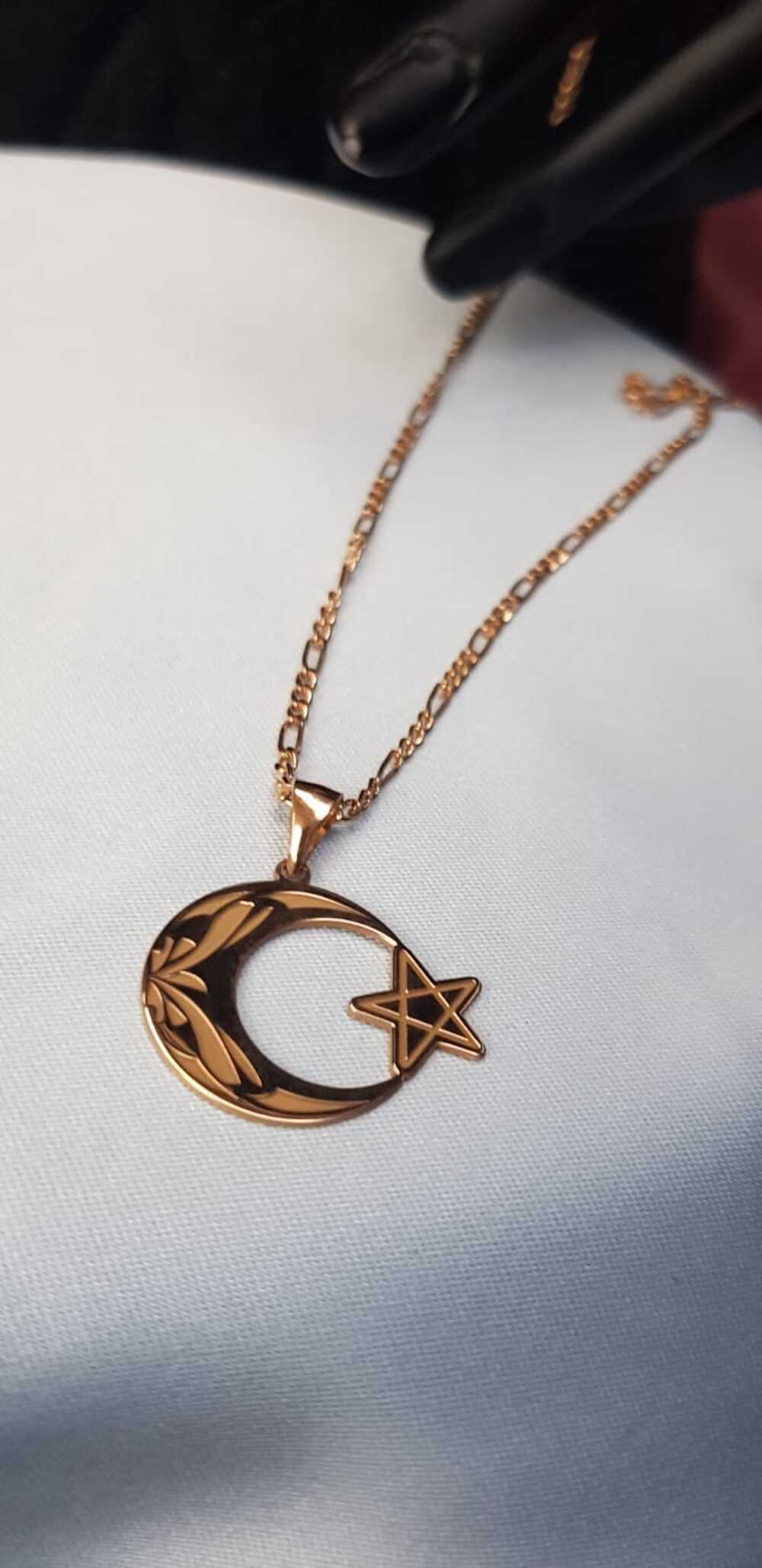 Vog Ay Yıldız Serisi Kalemli Desen Roze Renk 925 Ayar Gümüş Kolye Beyaz,Sarı Renk Seçeneği