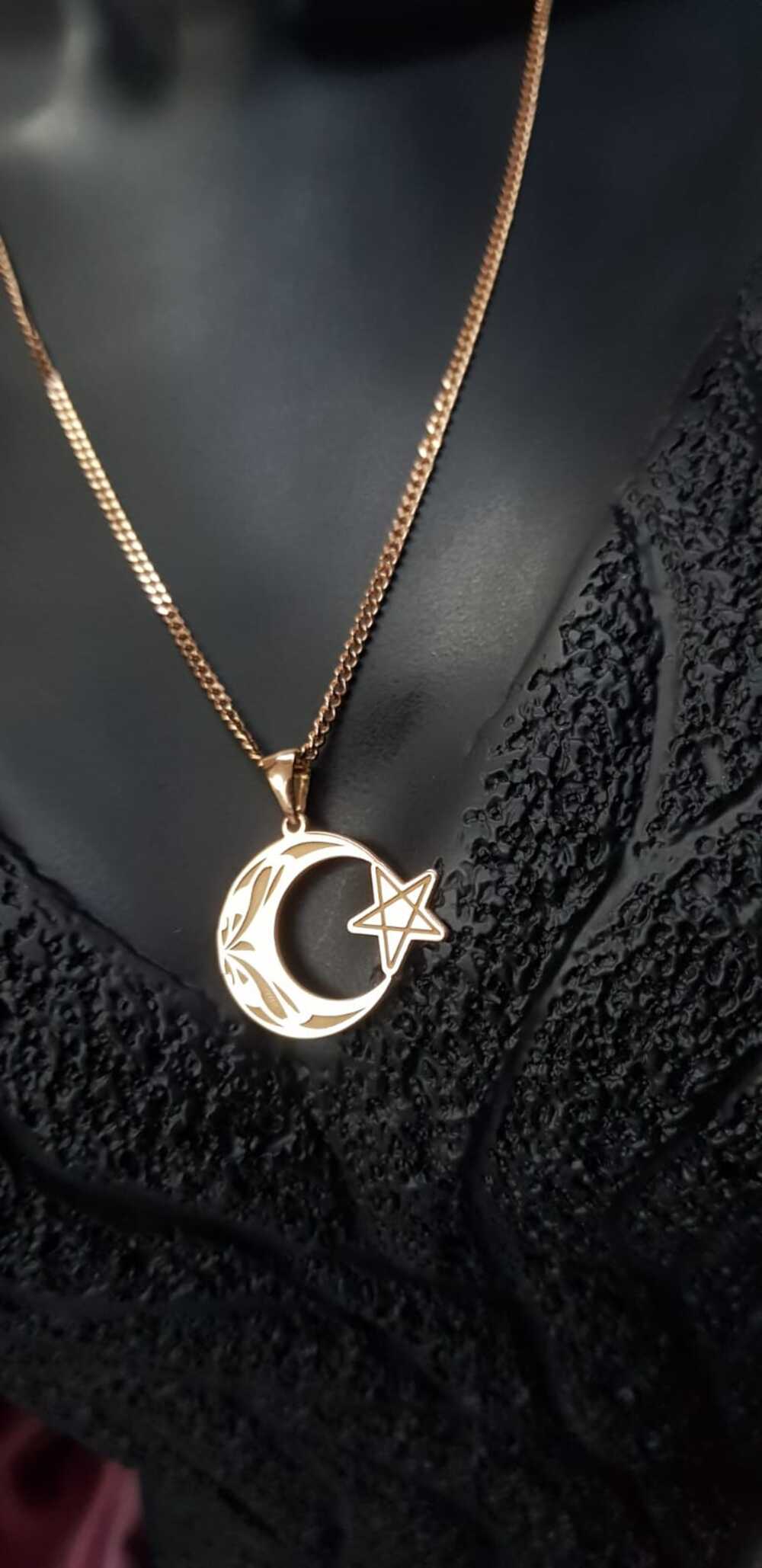 Vog Ay Yıldız Serisi Kalemli Desen Roze Renk 925 Ayar Gümüş Kolye Beyaz,Sarı Renk Seçeneği