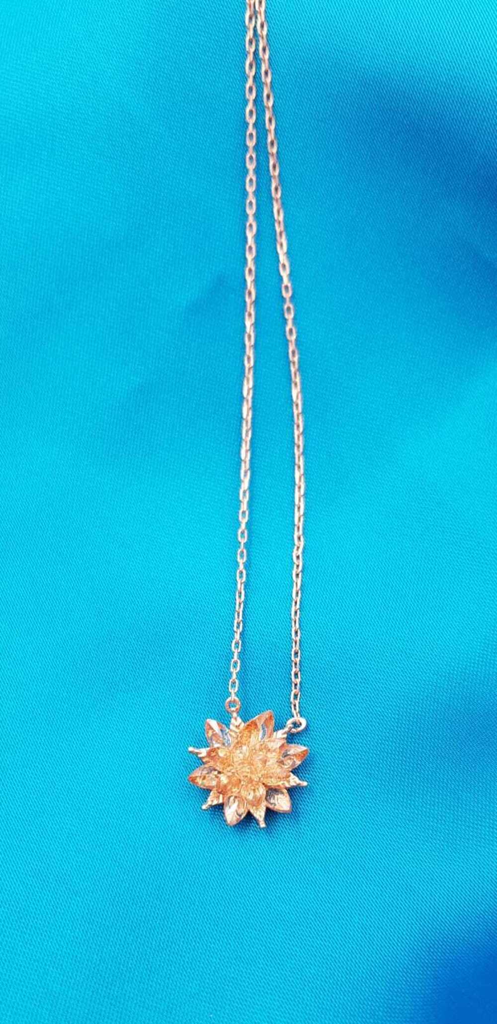 Vog Bal Köpüğü Zirconia Taşlı Nilüfer Lotus Çiçeği Şık Tasarım 925 Ayar Gümüş Rodiumlu Kolye