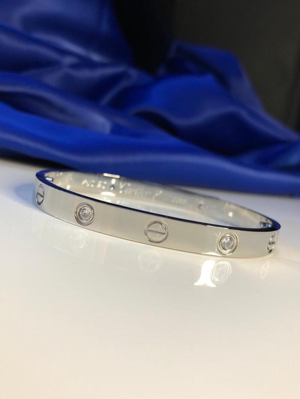 Vog Beyaz Renk Cartier Vidalı Çelik Kelepçe