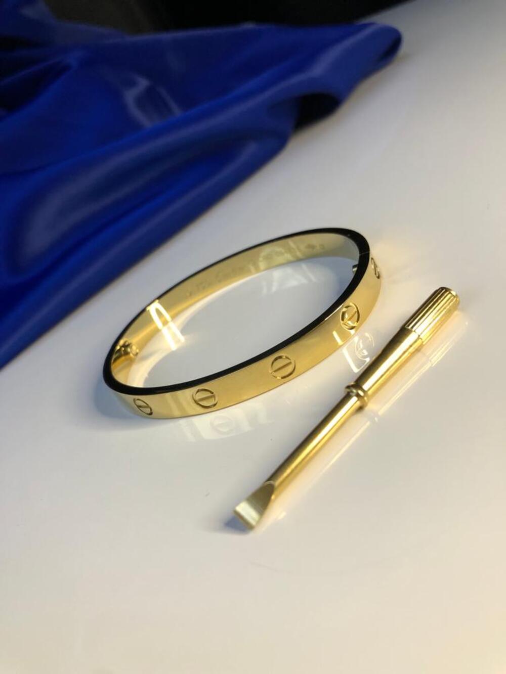 Vog Unisex Bay V Bayan Sarı Renk Cartier Vidalı Çelik Kelepçe Bileklik