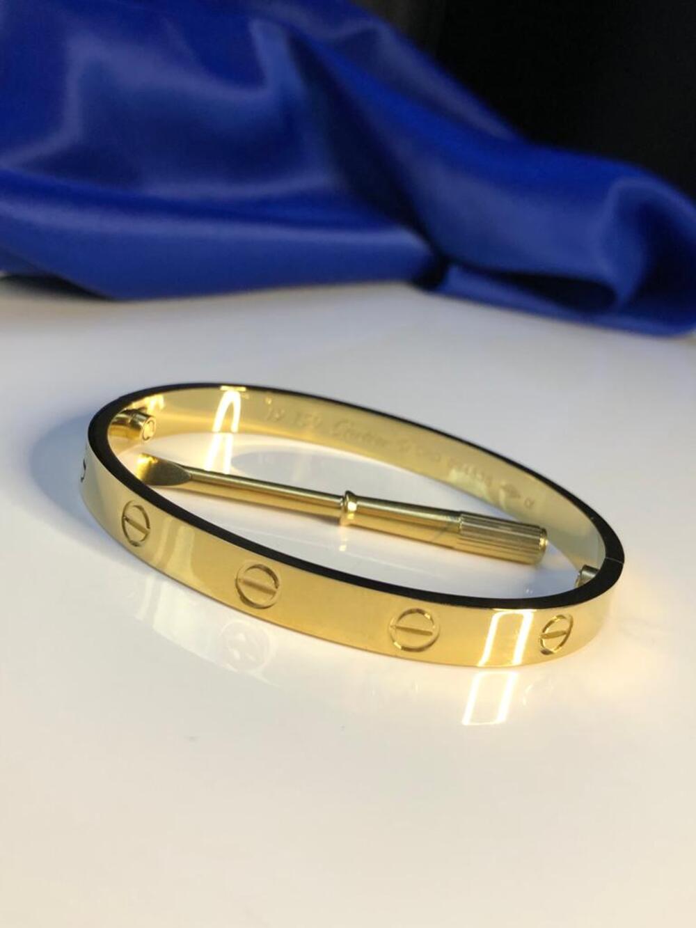 Vog Unisex Bay V Bayan Sarı Renk Cartier Vidalı Çelik Kelepçe Bileklik