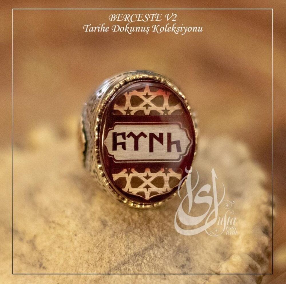 Erkek Gümüş Yüzük - Göktürkçe Türk Yazılı Islam Usta Berceste Model 2 • Işıklı Kutuda Yüzük