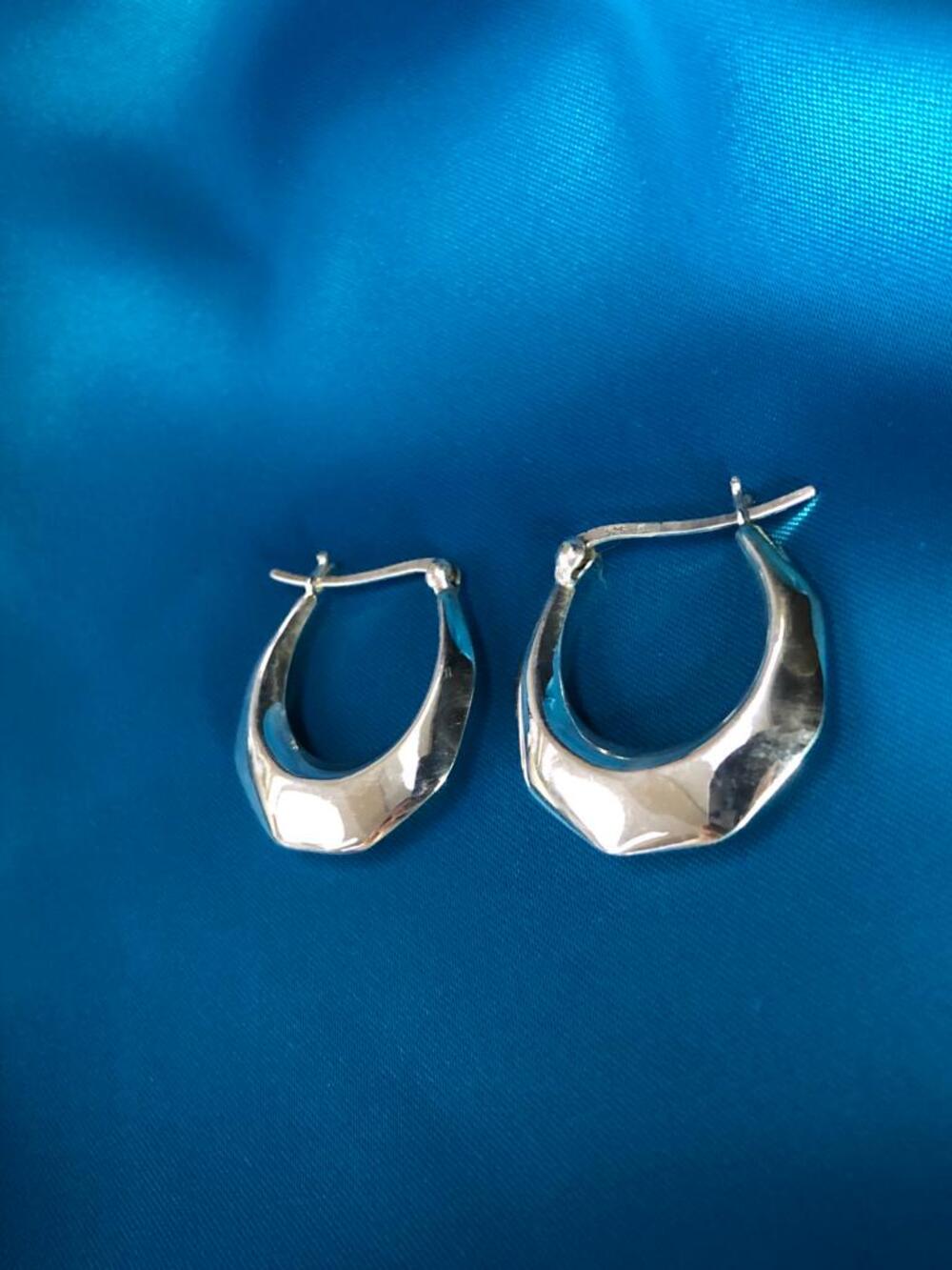 VOG İTALYAN TASARIM OVAL KÜPE 925 AYAR GÜMÜŞ BEYAZ RENK KÜPE YEŞİL,ROZE RENK SEÇENEĞİ