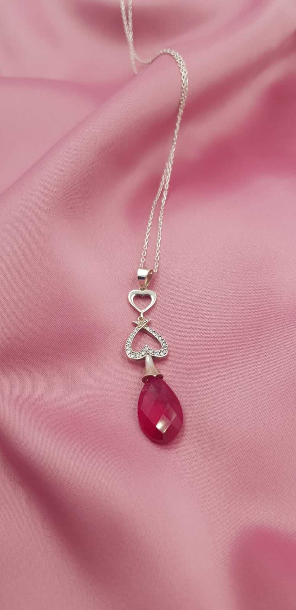 Vog Kırmızı Damla  Faset Kesim Kalp Detay 925 Ayar Gümüş Kolye