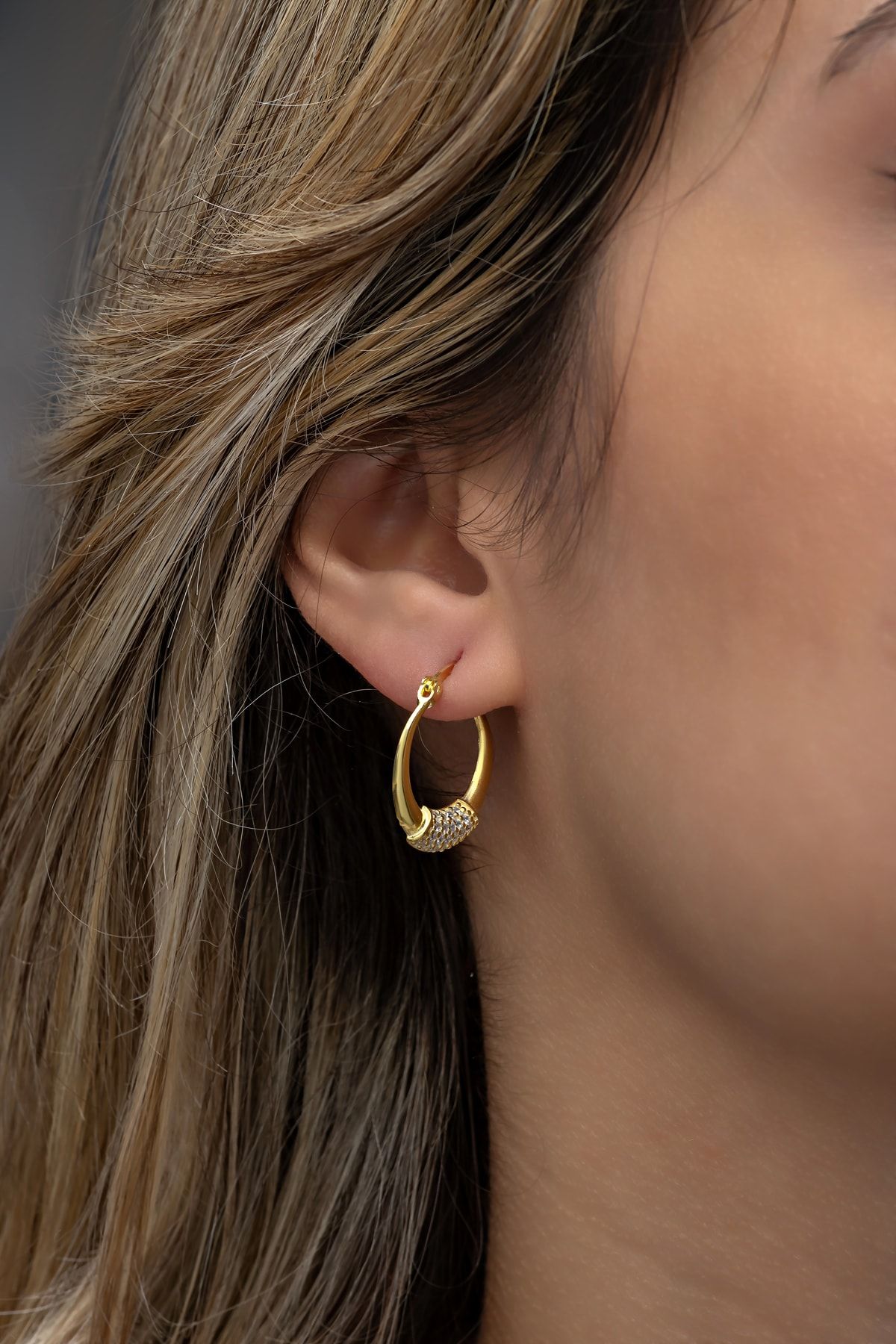 Vog Kadın 925 Ayar Gümüş Gold 15 Mm Zirkon Taşlı Halka Yeşil Renk Küpe