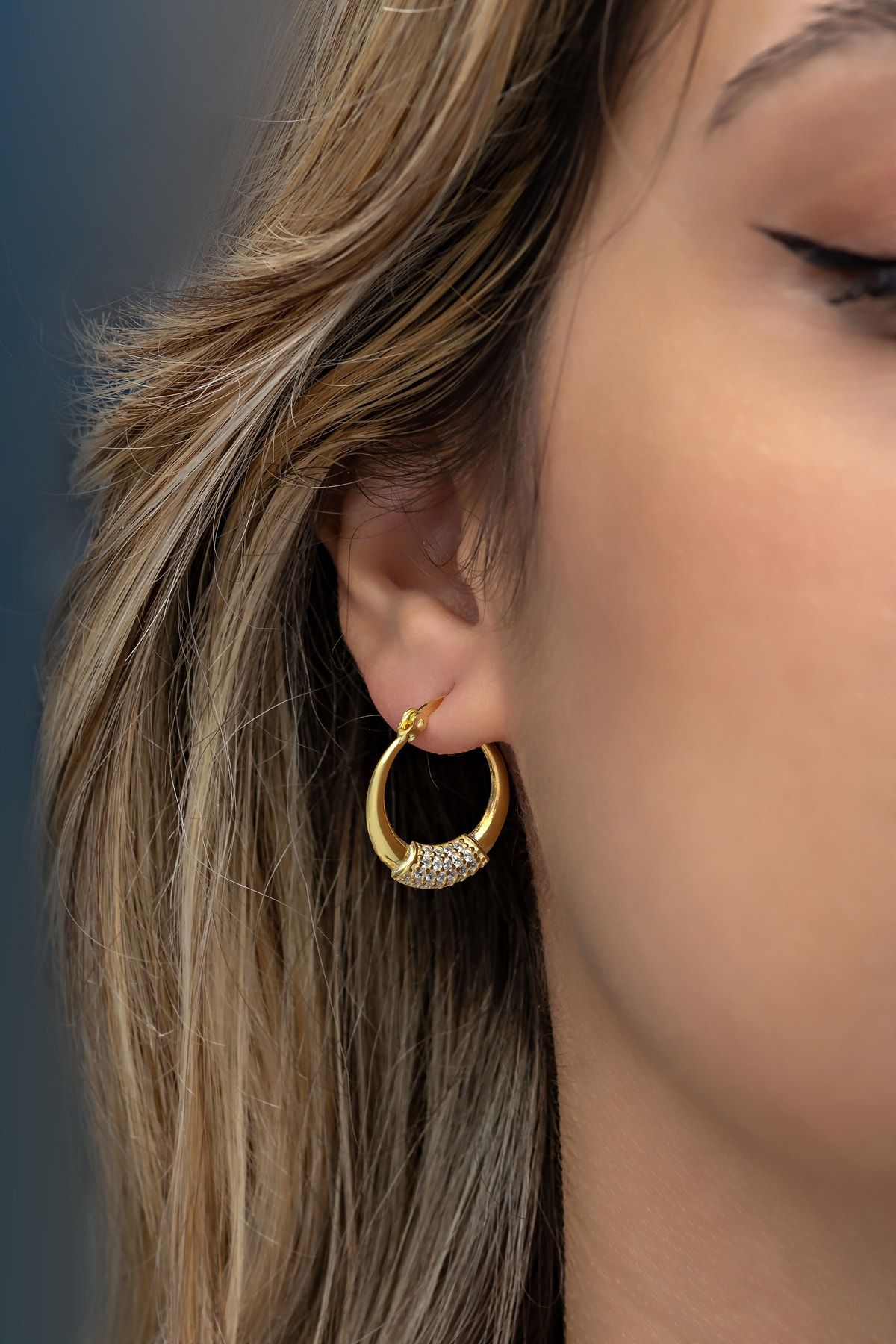 Vog Kadın 925 Ayar Gümüş Gold 15 Mm Zirkon Taşlı Halka Yeşil Renk Küpe