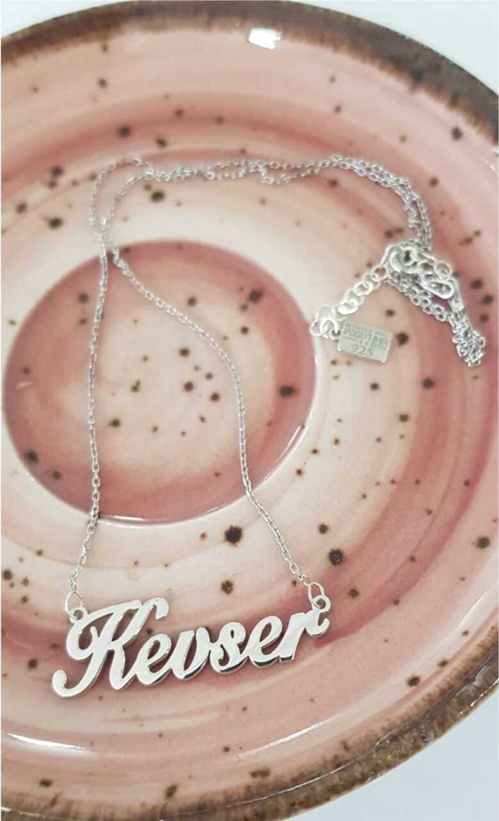 Vog Kişiye Özel Tasarım Kevser Yazılı Isim Kolye 925 Ayar Gümüş Beyaz Renk Sarı,roze Renk Seçenek