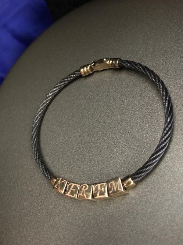 Vog Kişiye Özel Unisex İsim Yazılan Eş,Sevgiliye Özel 14 Ayar Altın ve Çelik Detaylı Bileklik