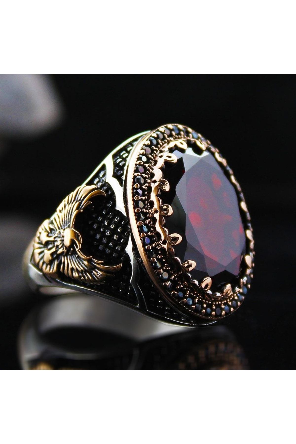 Kırmızı Sentetik Yakut Taşlı Yanı Kartal Işlemeli Gümüş Yüzük Işıklı Kutuda • Sevgiliye • Eşe