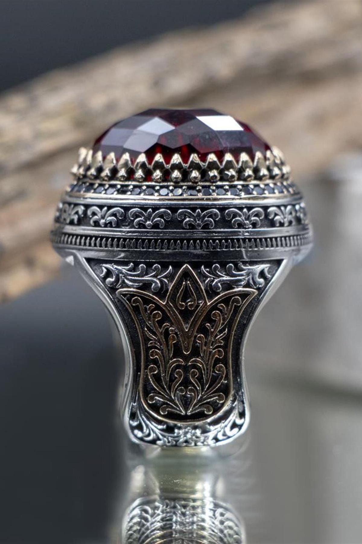 Erkek Gümüş Yüzük -  Kırmızı Zirkon Taşlı Ay Yıldız Desenli Yanı Lale Motif 