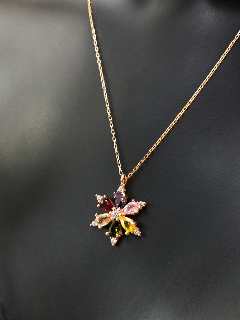 VOG MİX RENKLİ TAŞLI LOTUS ÇİÇEĞİ 925 AYAR ROZE RENK GÜMÜŞ KOLYE 