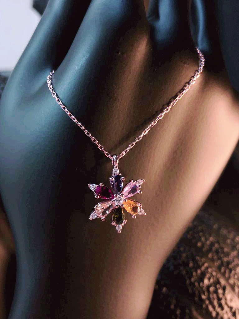VOG MİX RENKLİ TAŞLI LOTUS ÇİÇEĞİ 925 AYAR ROZE RENK GÜMÜŞ KOLYE 