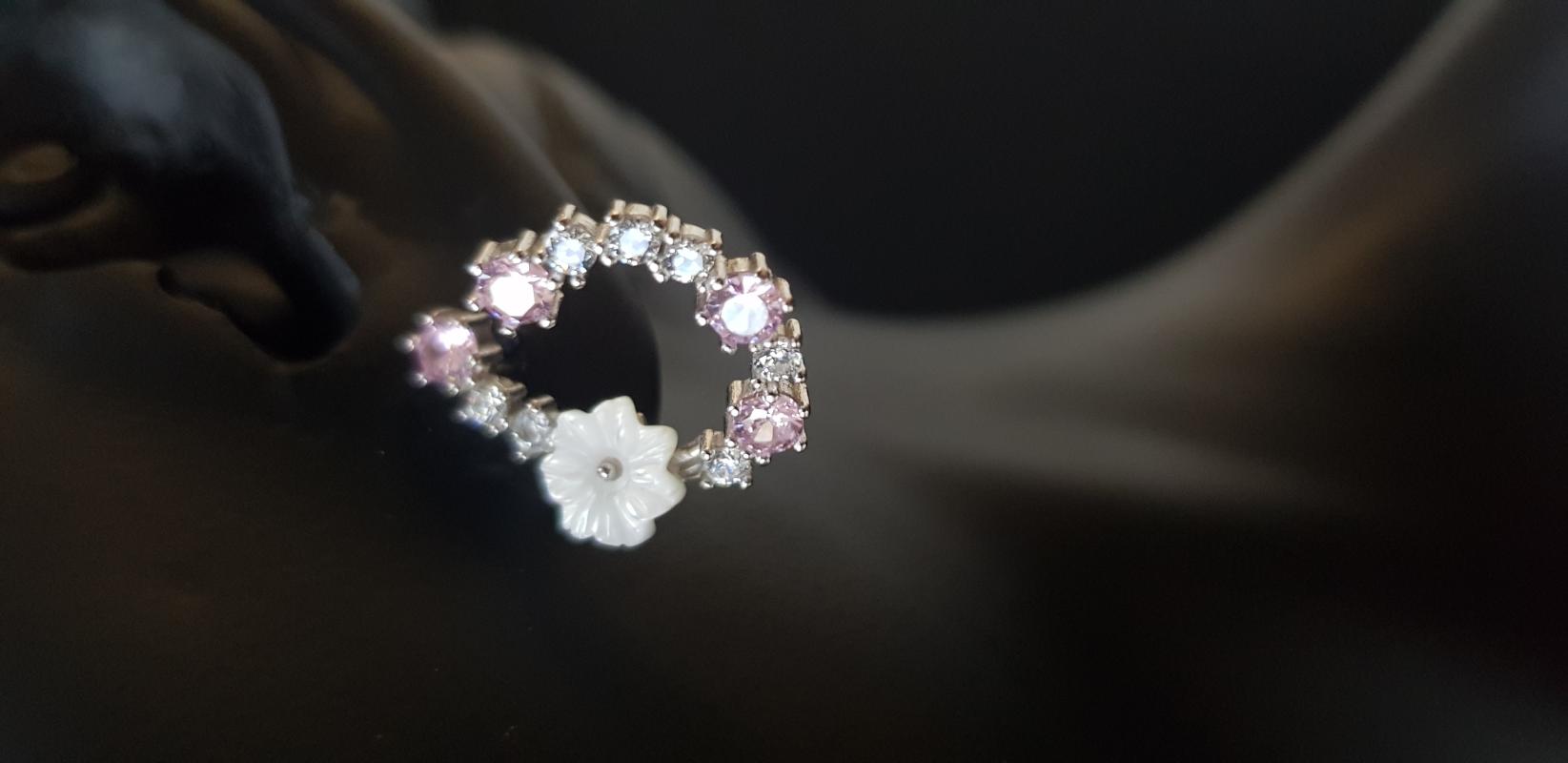 VOG MANOLYA ÇİÇEĞİ PİNK TAŞLI DÜŞLER IŞILTISI FLOWERS BRYAZ REN GÜMÜŞ KÜPE