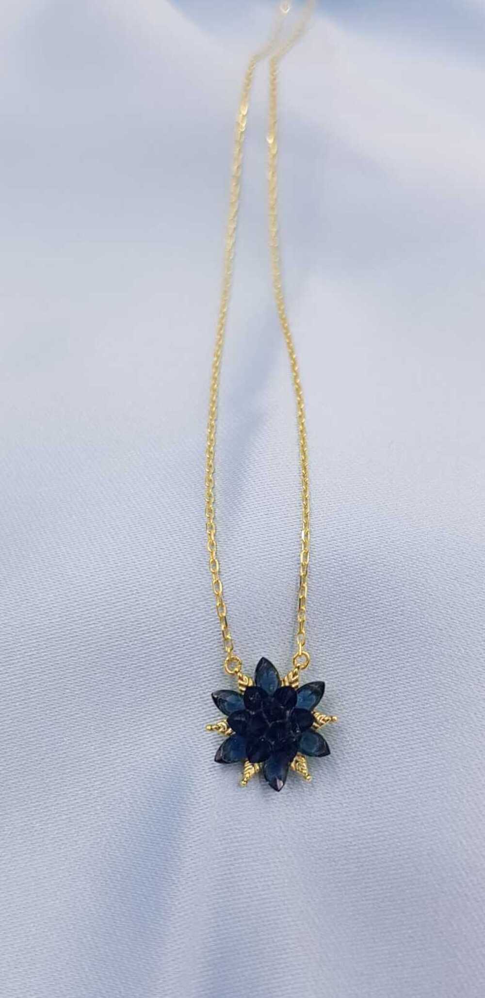 Vog Mavi  Zirconia Taşlı Nilüfer Lotus Çiçeği Şık Tasarım 925 Ayar Gümüş Rodiumlu Kolye