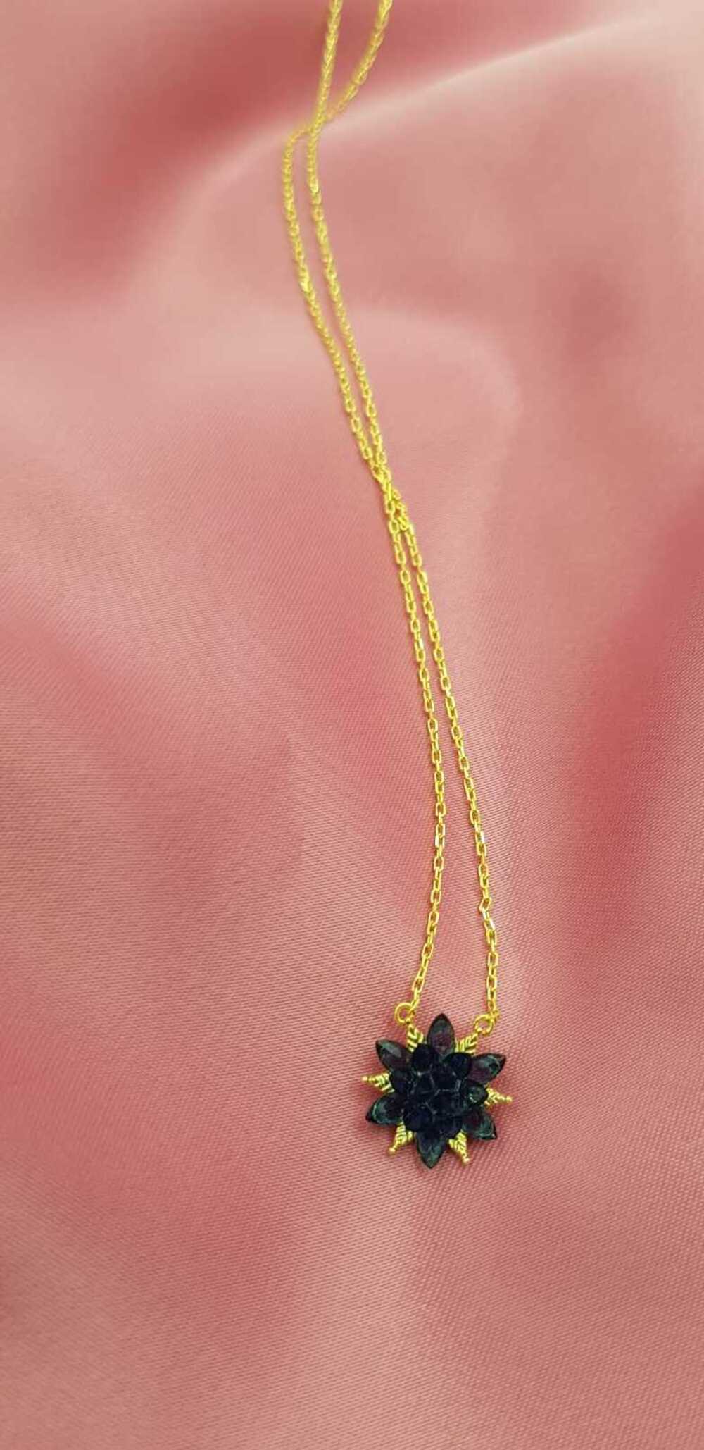 Vog Mavi  Zirconia Taşlı Nilüfer Lotus Çiçeği Şık Tasarım 925 Ayar Gümüş Rodiumlu Kolye