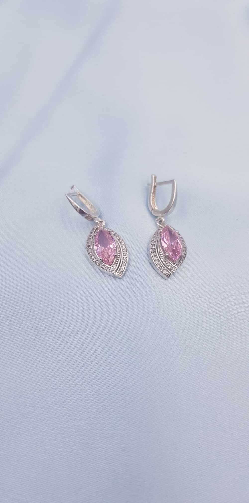 Vog Özel Tasarım Pembe Markiz Kesim Taşlı Şık Tasarım 925 Ayar Gümüş Beyaz Renk Küpe