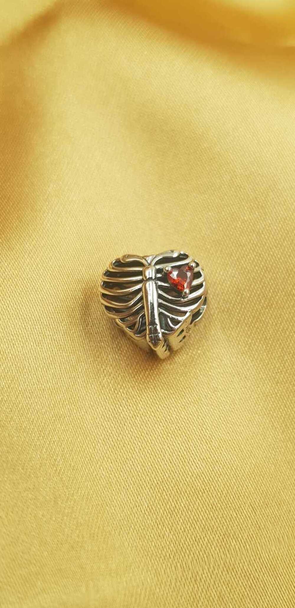 Vog Pandora’s Charm’s Kalp Atışı Kırmızı Zirkonia Taşlı 925 Ayar Gümüş Charms
