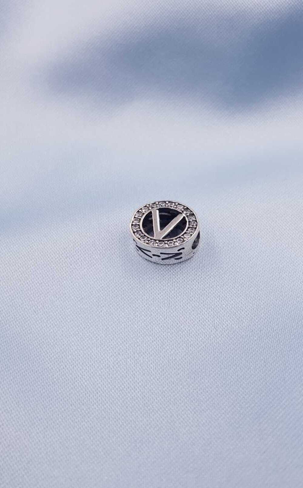 Vog Pandora’s Charm’s (V) Harf Taş Detaylı 925 Ayar Gümüş Charms