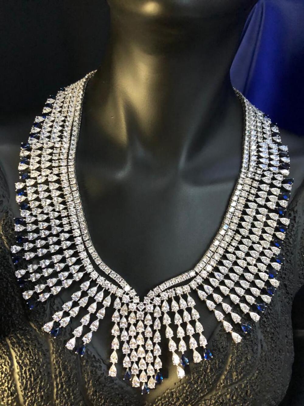 Vog Pırlanta Tasarım Model Swarovski Damla Zirconia V Safir Taşlı 925 Ayar Gümüş Özel Gece Kolyesi