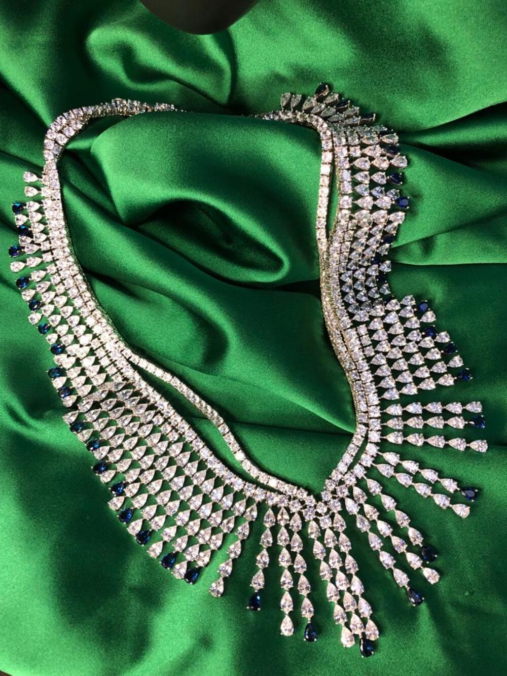 Vog Pırlanta Tasarım Model Swarovski Damla Zirconia V Safir Taşlı 925 Ayar Gümüş Özel Gece Kolyesi