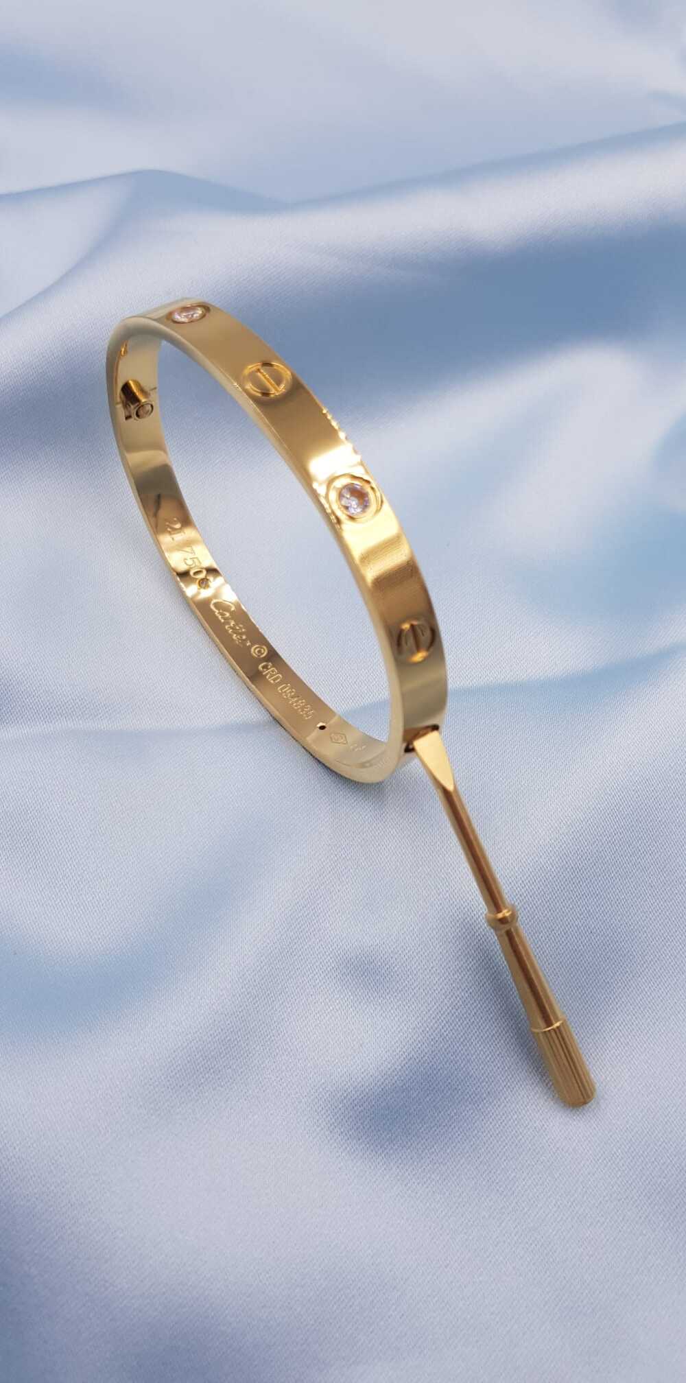 Vog Sarı Renk Cartier Vidalı Çelik Kelepçe Bileklik 