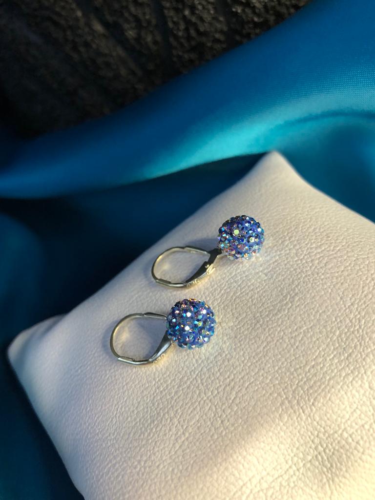 VOG SWAROVSKİ TAŞLI DİSCO KÜRE MODEL SALLANTI LİLA RENK 925 AYAR GÜMÜŞ KÜPE