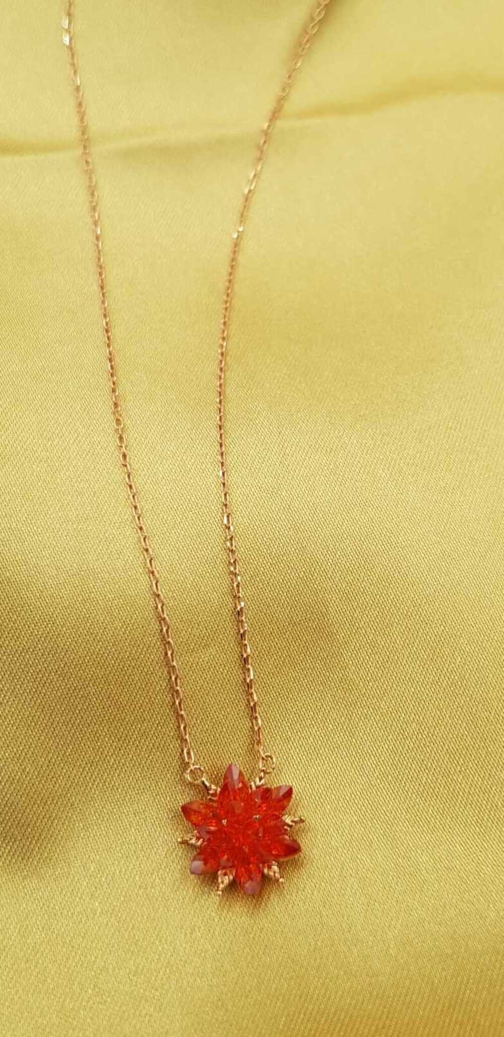 Vog Turuncu Zirconia Taşlı Nilüfer Lotus Çiçeği Şık Tasarım 925 Ayar Gümüş Rodiumlu Kolye