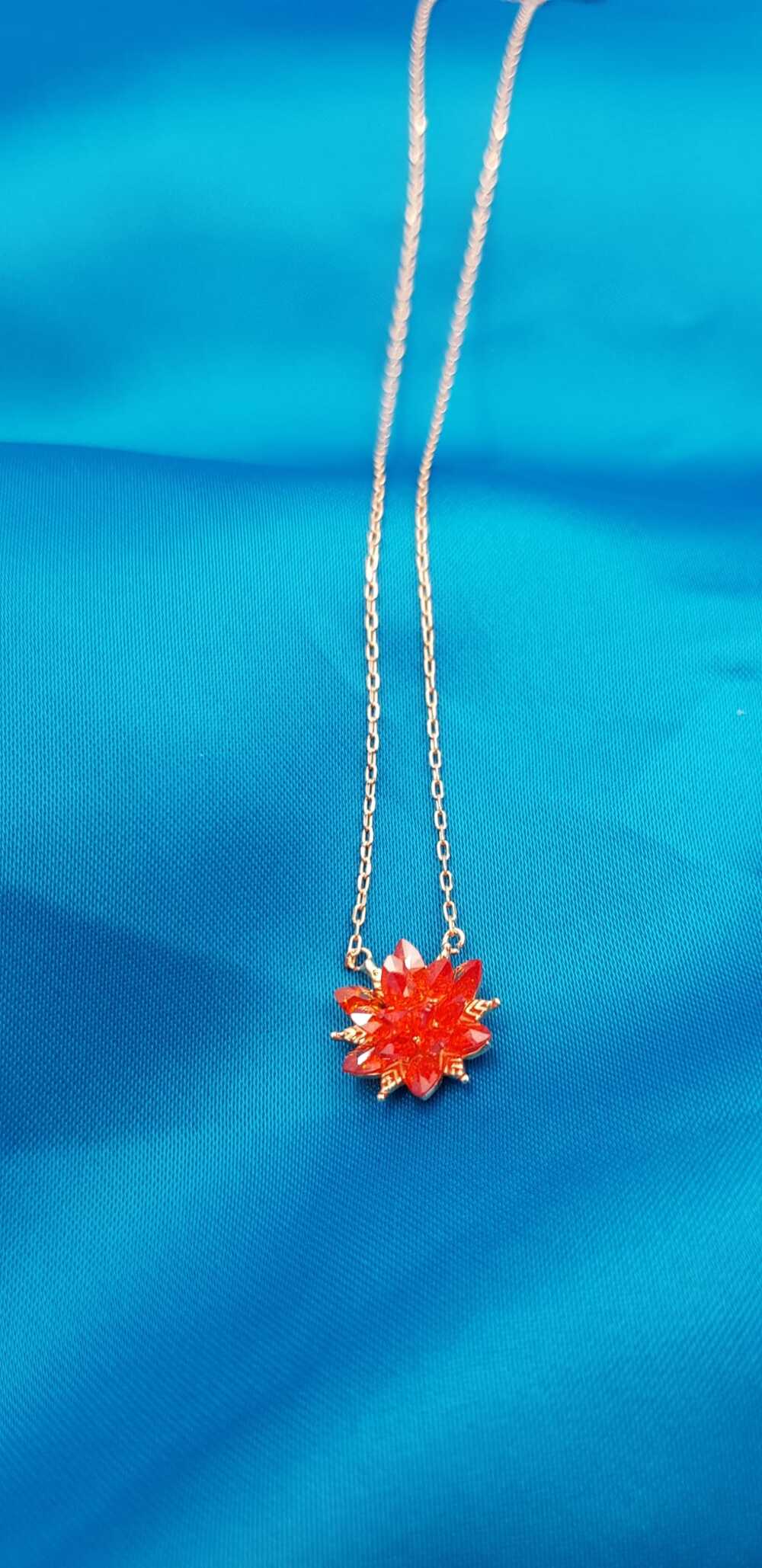 Vog Turuncu Zirconia Taşlı Nilüfer Lotus Çiçeği Şık Tasarım 925 Ayar Gümüş Rodiumlu Kolye