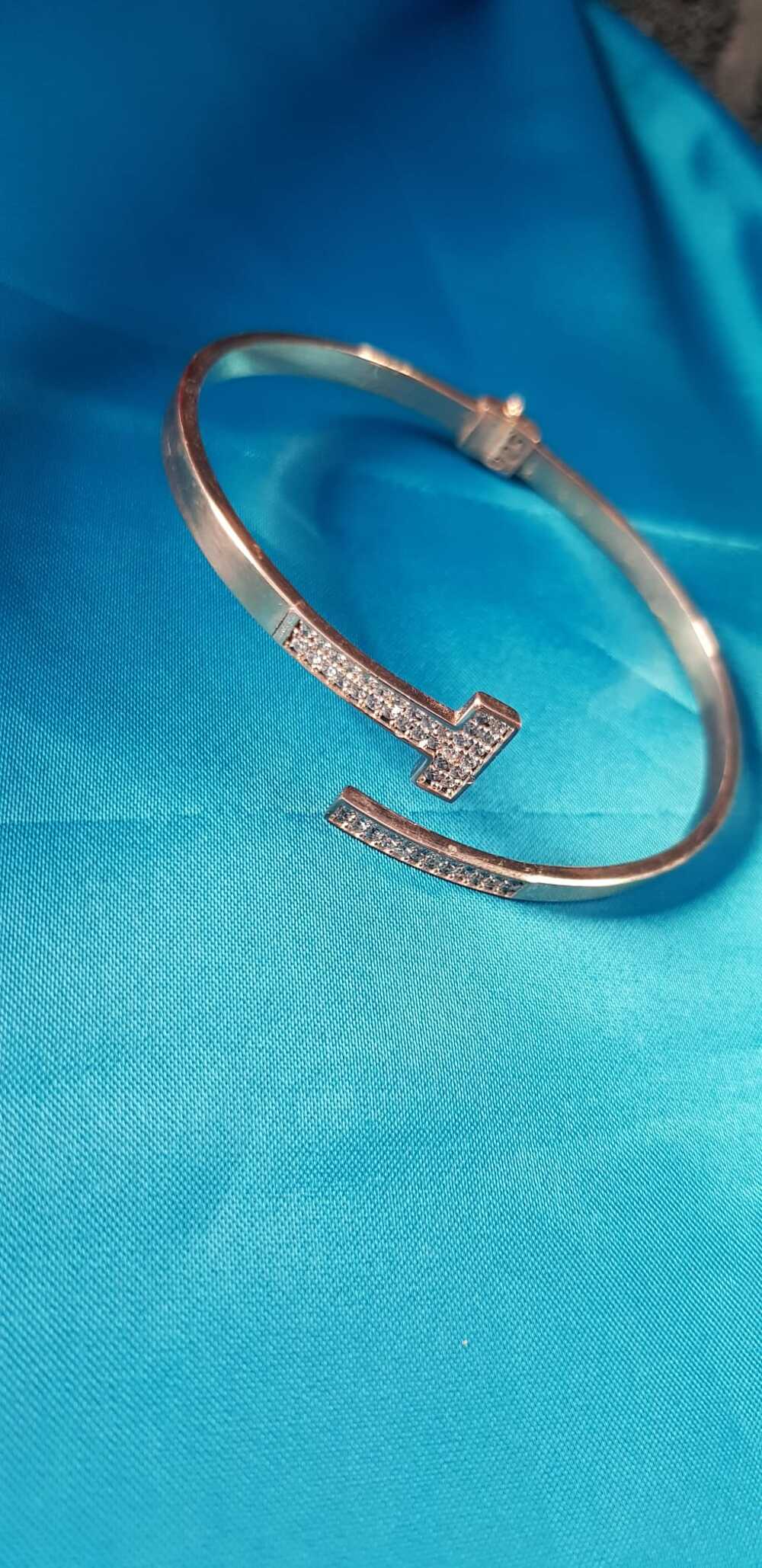 Vog Tiffany (T) Model Taşlı Yaylı 925 Ayar Roze Renk Gümüş Bilezik