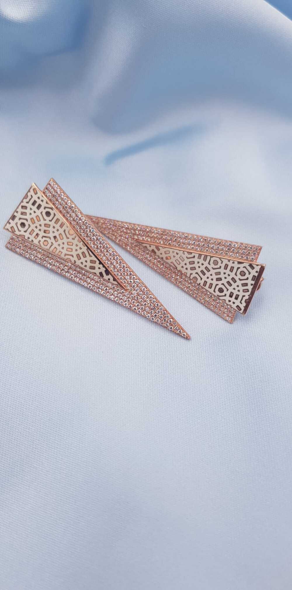 VOG Üçgen Taşlı Geometrik Şekilli Roze Renk 925 Ayar Gümüş Küpe
