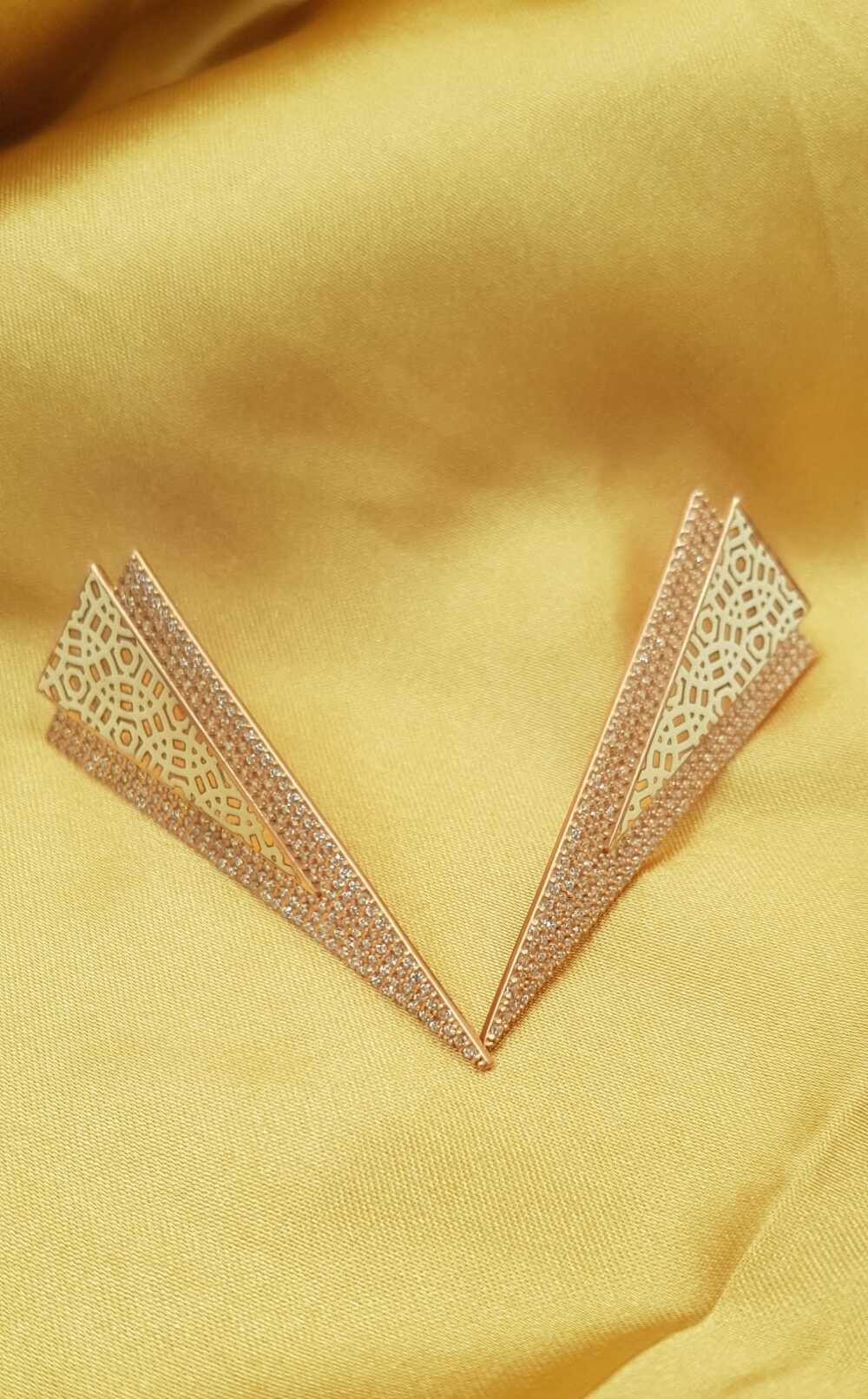 VOG Üçgen Taşlı Geometrik Şekilli Roze Renk 925 Ayar Gümüş Küpe