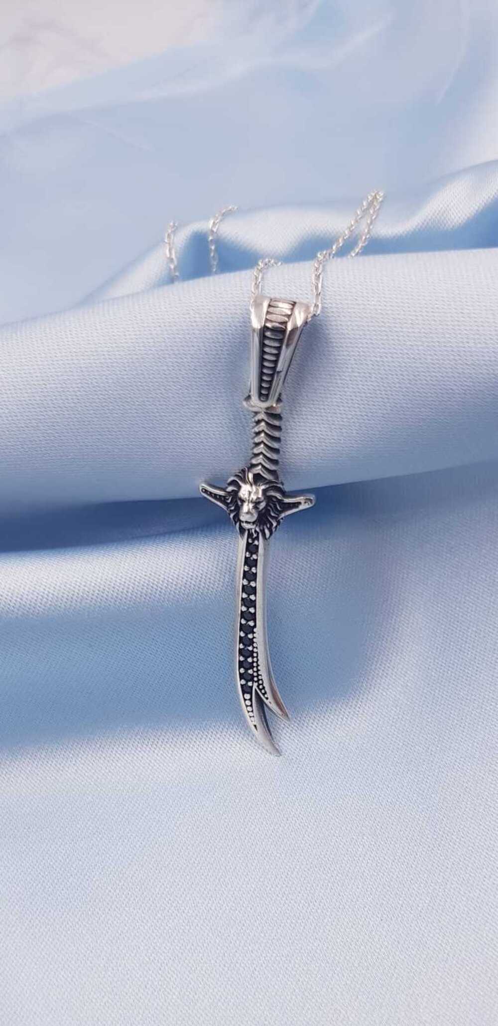 Vog Unisex Hz.Ali Allahın Aslanı Ve Zülfikar Kılıcı 925 Ayar Gümüş Kolye