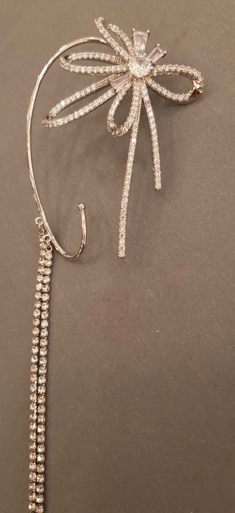Vog Xuping Model Pırlanta Tasarım Taşlı Fiyonk Detaylı Micro Kaplama Earcuff Kıkırdak Küpe