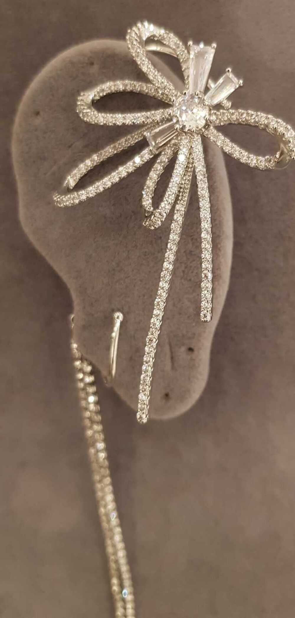 Vog Xuping Model Pırlanta Tasarım Taşlı Fiyonk Detaylı Micro Kaplama Earcuff Kıkırdak Küpe