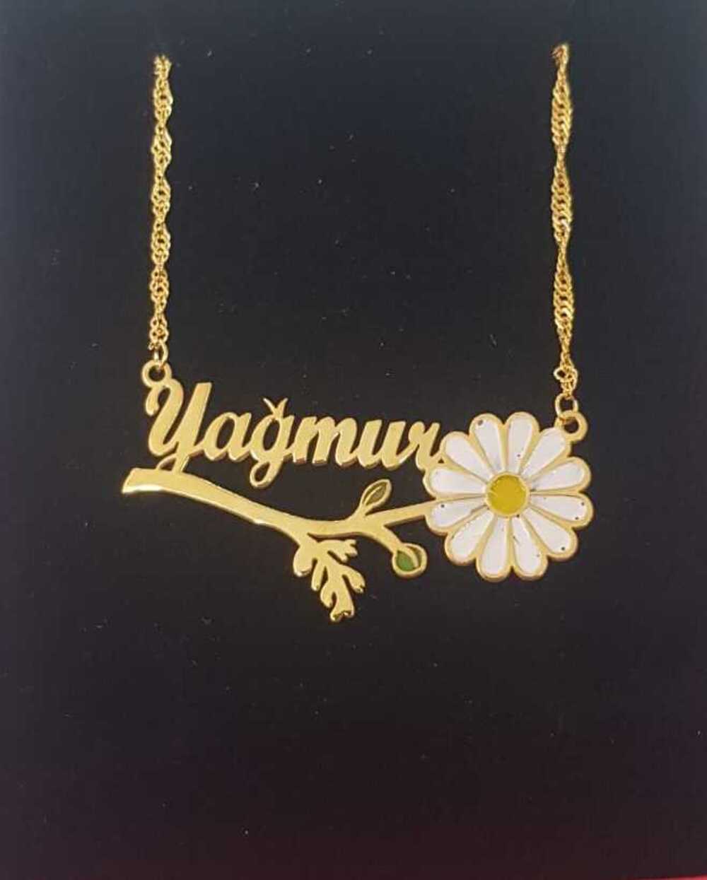 Vog Kişiye Özel Yağmur Yazılı Papatya 925 Ayar Gümüş Sevgiliye Eşe Anneye Arkadaşa Hediye Kolye