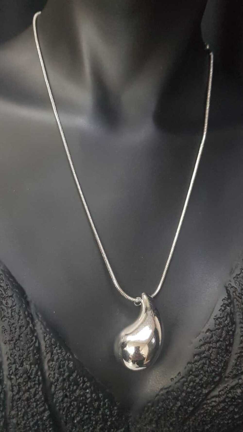 Vog Xuping Model Vip Çelik Botega Göz Yaşı Damlası Gümüş Renk Sevgiliye,Anneye,Arkadaşa Kolye