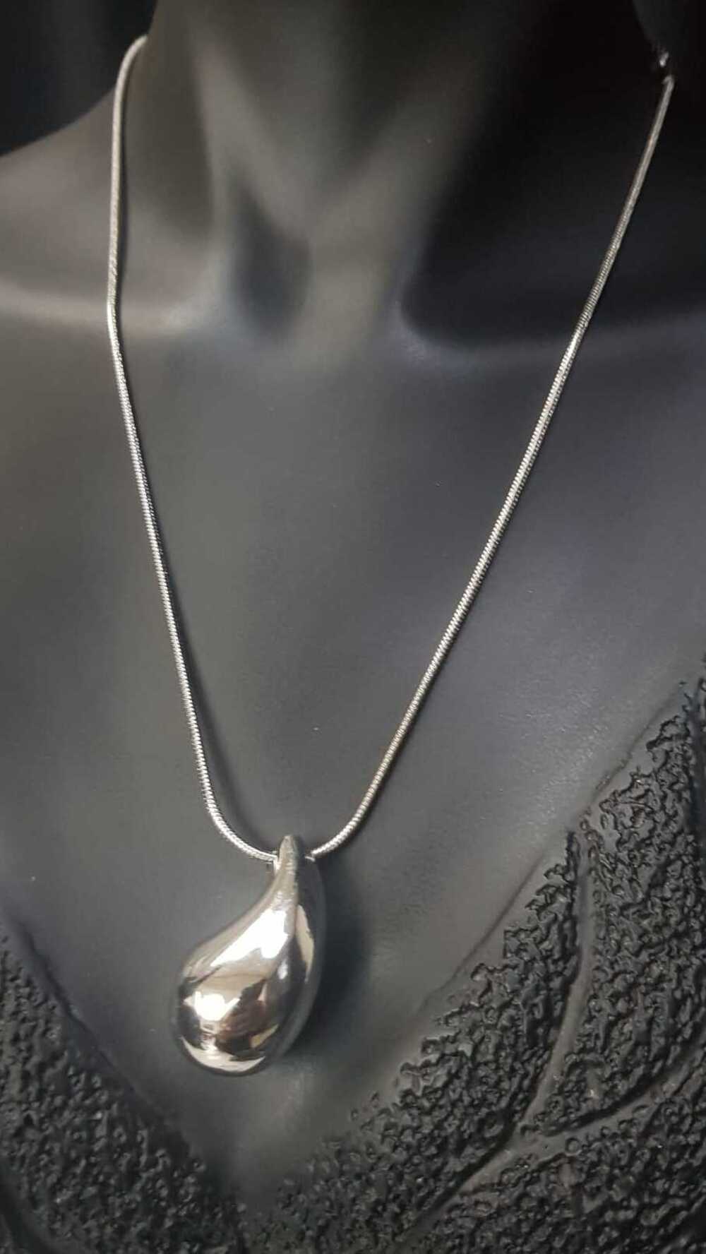 Vog Xuping Model Vip Çelik Botega Göz Yaşı Damlası Gümüş Renk Sevgiliye,Anneye,Arkadaşa Kolye
