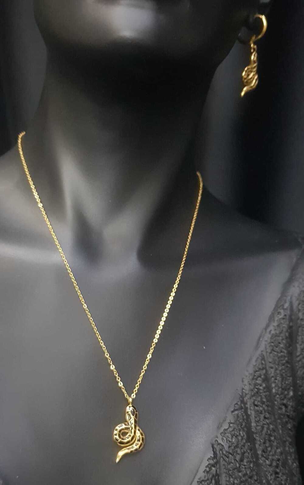 Vog Xuping Model Siyah Mineli Yılan 2’Li Set Sevgiliye,Anneye,Eşe,Arkadaşa Hediye Küpe,Kolye