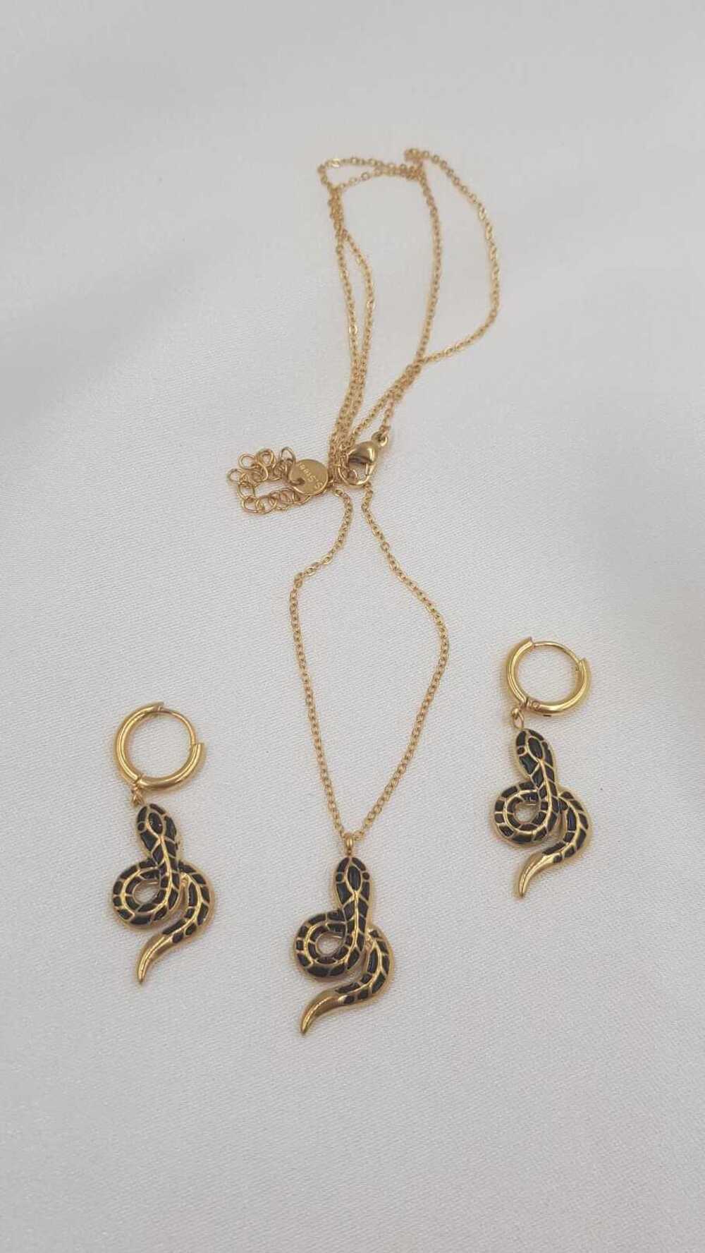 Vog Xuping Model Siyah Mineli Yılan 2’Li Set Sevgiliye,Anneye,Eşe,Arkadaşa Hediye Küpe,Kolye