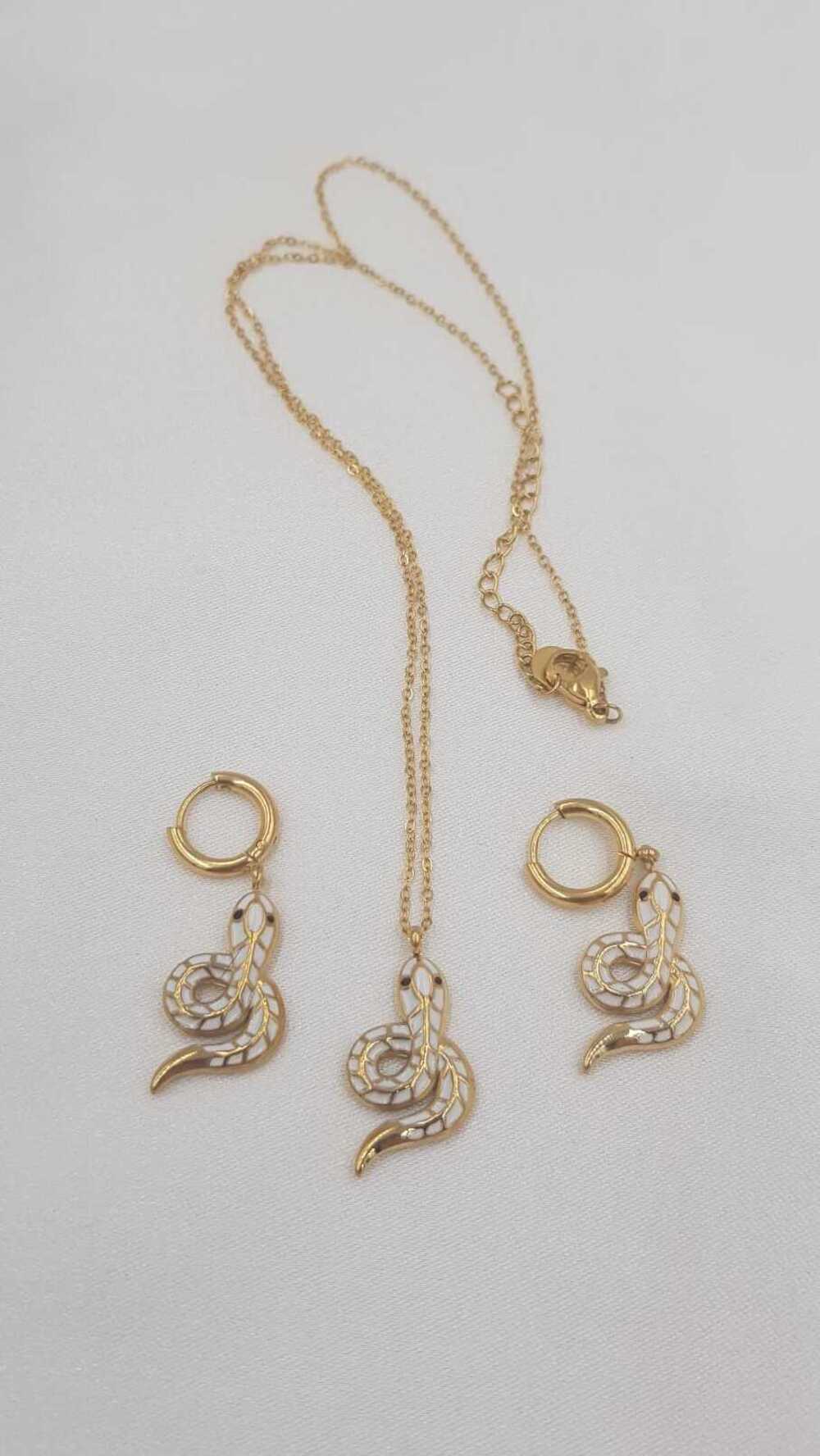 Vog Xuping Model Beyaz Mineli Yılan 2’Li Set Sevgiliye,Anneye,Eşe,Arkadaşa Hediye Küpe,Kolye