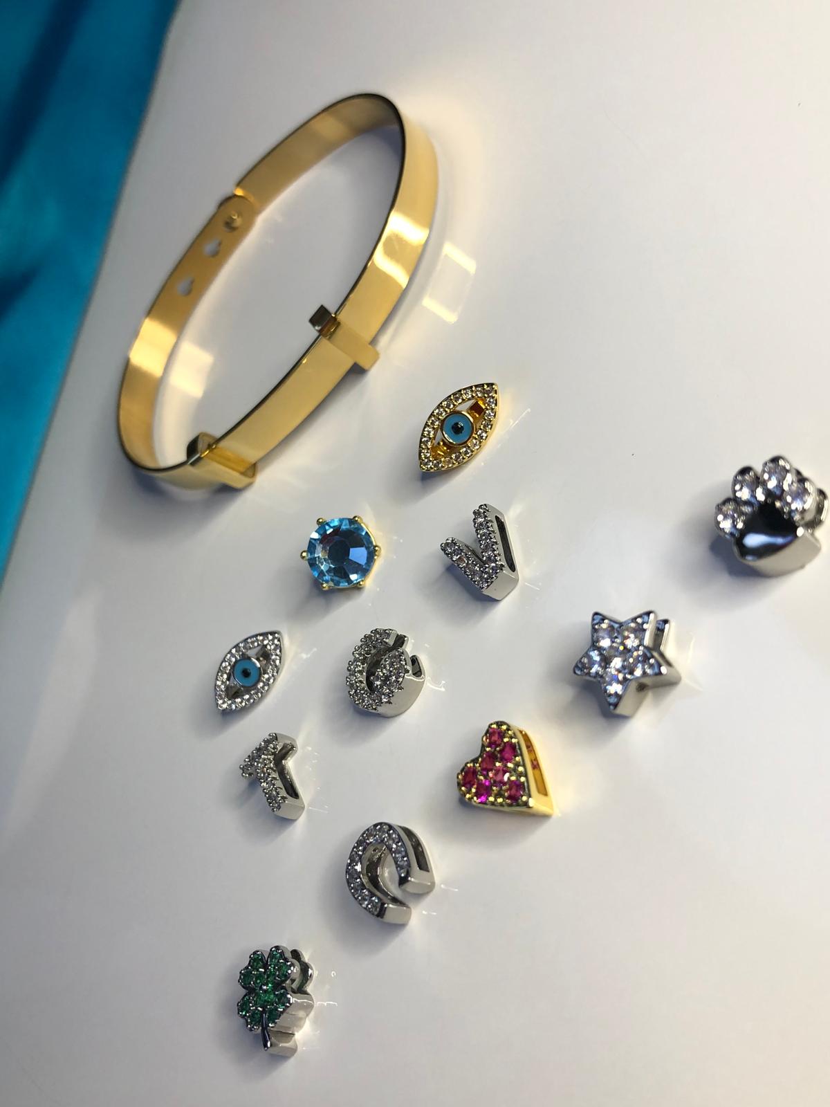 Pandor’s Amour Bangle 2 Adet Harf 1 Adet Charm Işıklı Kutuda Sevgiliye • Eşe • Çelik Bileklik